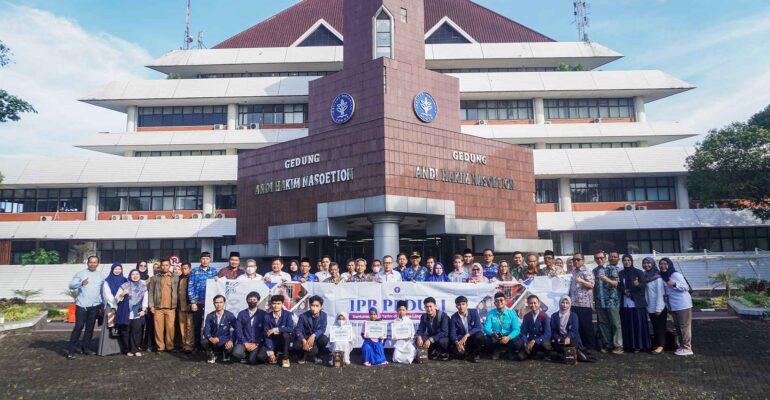 IPB-Peduli-Santunan-Anak-Yatim-Wakaf-IPB-University